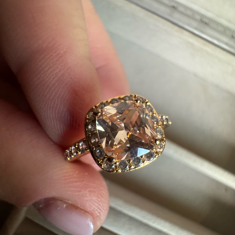 Elegant Gold Tone and Champagne Color Crystal Ring Size 10